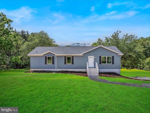 17 Apple Orchard Trl, BERKELEY SPRINGS, WV, 25411-4922 | Card Image