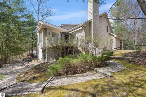 2174 Cuyahoga Ct, Traverse City, MI, 49686-2025 | Card Image