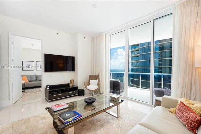 APT-1502 - 15811 Collins Ave, Condo with 3 bedrooms, 4 bathrooms and null parking in Sunny Isles Beach FL | Image 6