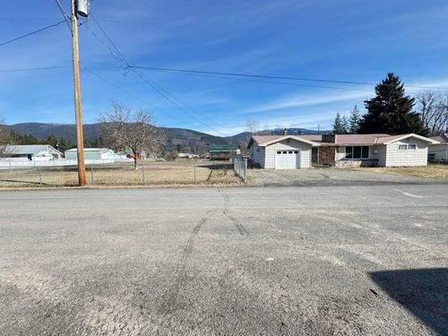 105 S 7th Ave, Ione, WA, 99139-5133 | Card Image