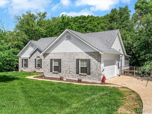115 Apache Dr, Pacific, MO, 63069-5926 | Card Image
