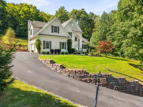 2 Pond Ridge Xing, Newburgh, NY, 12550-1782 | Card Image