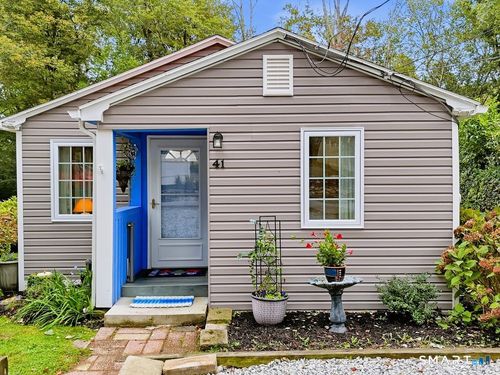41 Spring Glen Rd, Niantic, CT, 06357-2055 | Card Image