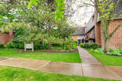 unit-10-1111 S Waukegan Rd, Lake Forest, IL, 60045-3758 | Card Image