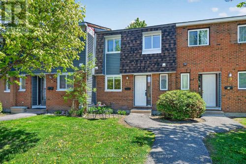 17 Pixley Pvt, Ottawa, ON, K1G4C3 | Card Image