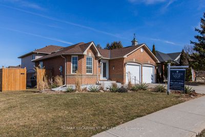 146 Highbury Dr, House other with 3 bedrooms, 2 bathrooms and 5 parking in Stoney Creek ON | Image 2