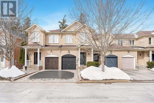272 Tom Taylor Crescent, Newmarket (Summerhill Estates), ON, L3X3E8 | Card Image