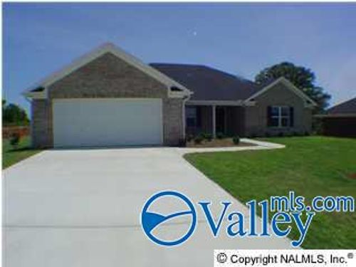 211 Forest Oak Ln, Huntsville, AL, 35811-7401 | Card Image