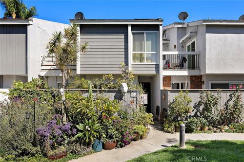 622 Whitney Way, Costa Mesa, CA, 92626-3142 | Card Image
