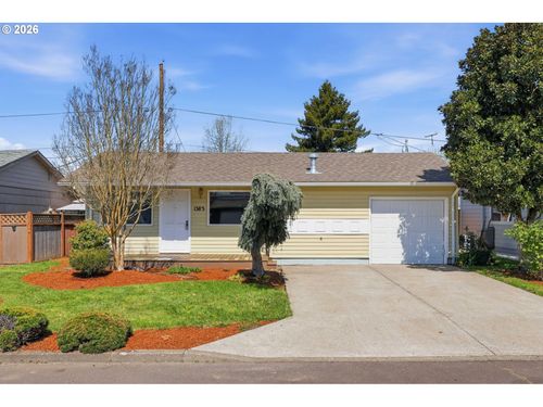 1383 Thompson Rd, Woodburn, OR, 97071-2616 | Card Image