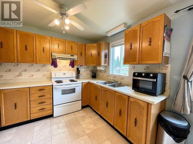52 Matachewan Rd, Home with 4 bedrooms, 1 bathrooms and null parking in Manitouwadge ON | Image 5