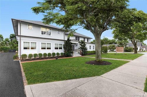 201 Montauk Hwy, Southampton, NY, 11968-4123 | Card Image