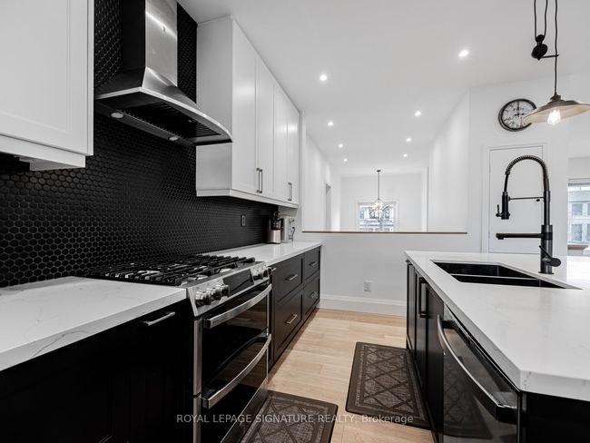 22 Yorkleigh Ave, House other with 6 bedrooms, 4 bathrooms and 4 parking in Etobicoke ON | Image 20