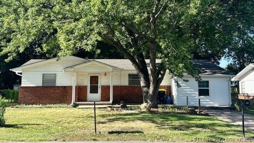 909 Williams St, Ada, OK, 74820-1822 | Card Image