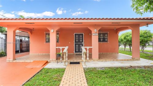 198 W 39th Pl, Hialeah, FL, 33012-4428 | Card Image