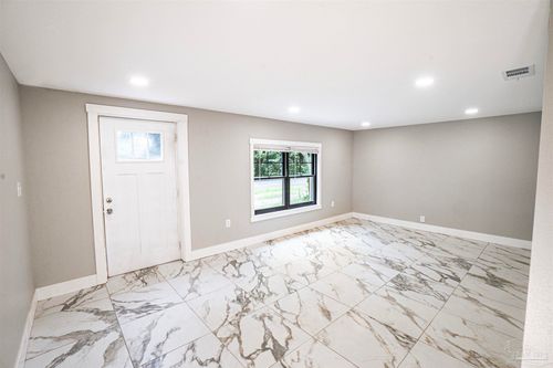 2800 W Yonge St, Pensacola, FL, 32505-5758 | Card Image