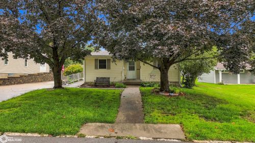617 S Jefferson Street, Sigourney, IA, 52591 | Card Image