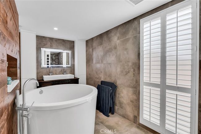 15 69 Th Pl, Home with 5 bedrooms, 5 bathrooms and 3 parking in Long Beach CA | Image 25