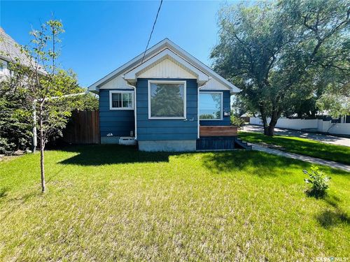103 6th Ave Ne, Swift Current, SK, S9H2L9 | Card Image