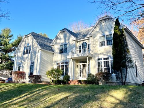 1 Surrey Ln, Falmouth, ME, 04105-2817 | Card Image