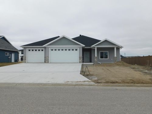 4203 Pine Pkwy S, Fargo, ND, 58104-8572 | Card Image