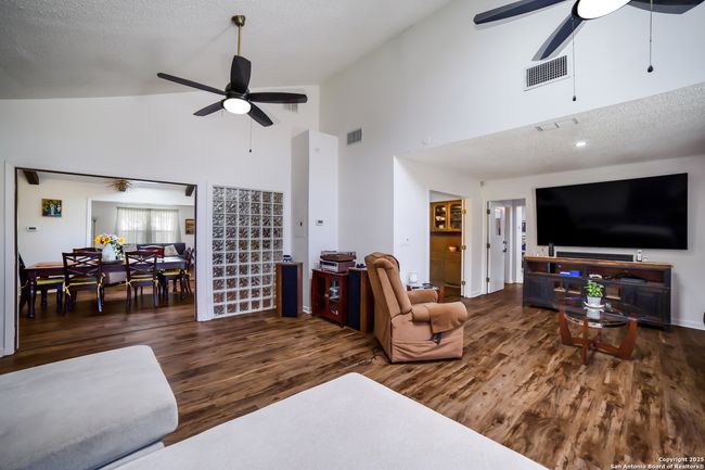 713 Fawndale Ln, House other with 3 bedrooms, 3 bathrooms and null parking in Windcrest TX | Image 9
