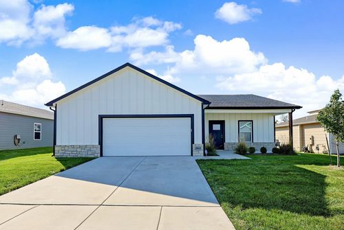 2915 E Highridge St, Park City, KS, 67219-4580 | Card Image