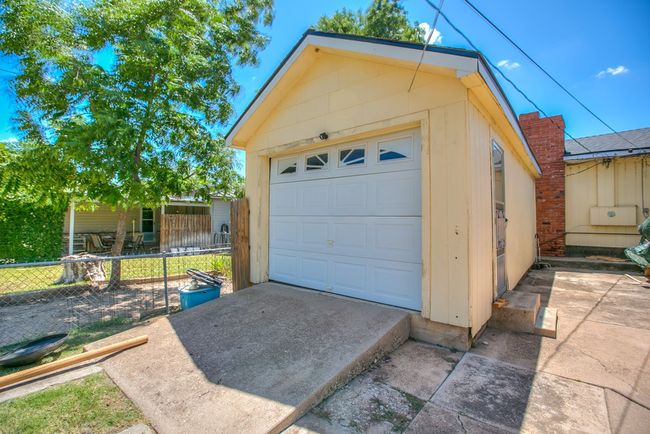 202 Sharp Ave, House other with 3 bedrooms, 2 bathrooms and 1 parking in Ballinger TX | Image 27