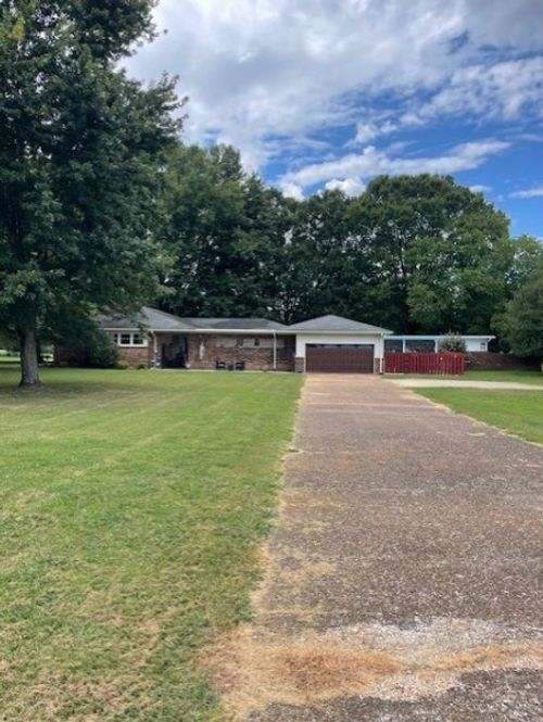 111 Grandview Dr, Lawrenceburg, TN, 38464-6966 | Card Image