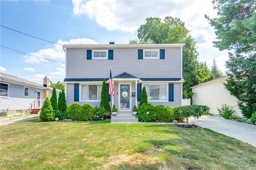 597 Herbert Rd, Akron, OH, 44312-2220 | Card Image