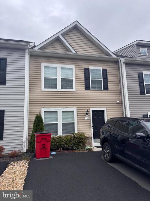 180 Scotch Pine Dr, BUNKER HILL, WV, 25413-2100 | Card Image