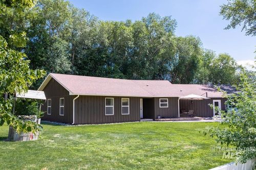 15960 Park View Dr, Wilder, ID, 83676-5847 | Card Image