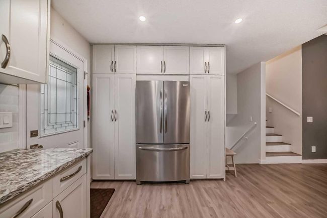 23 Sanderling Rise Nw, Home with 4 bedrooms, 3 bathrooms and 5 parking in Calgary AB | Image 5