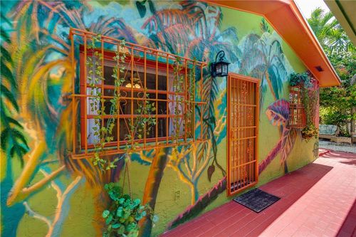 back-1870 Nw 19th St, Miami, FL, 33125-1420 | Card Image