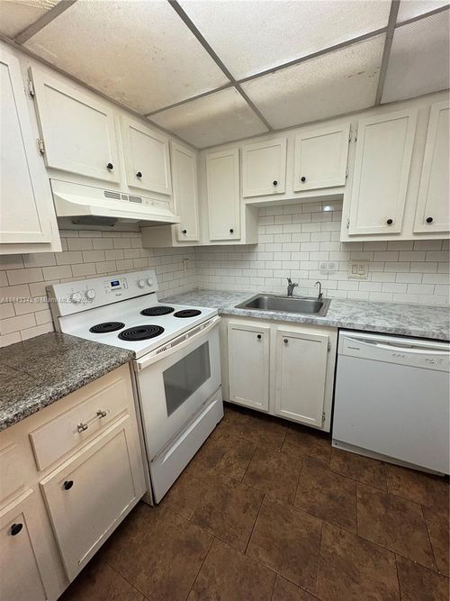 apt-106-4160 Inverrary Dr, Lauderhill, FL, 33319-4546 | Card Image