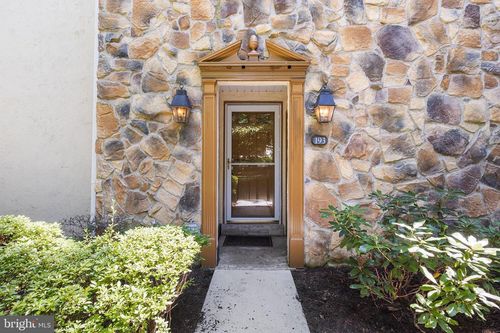 193-193 Valley Stream Ln, CHESTERBROOK, PA, 19087-5854 | Card Image