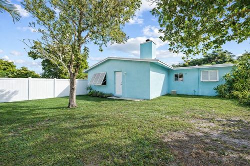 27 Ne 16th Ave, Pompano Beach, FL, 33060-6727 | Card Image