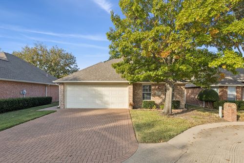 111 Royal Crest Ct, Red Oak, TX, 75154-2478 | Card Image