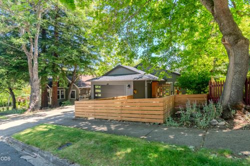 120 Nob Hill St, Ashland, OR, 97520-2657 | Card Image