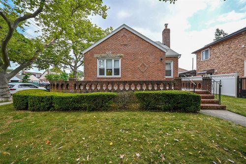 82 247th St, Bellerose, NY, 11426-1716 | Card Image