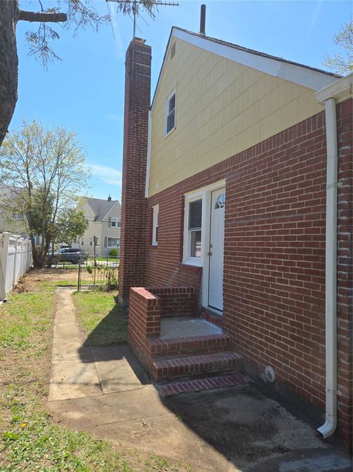 179 Fairlawn Ave, West Hempstead, NY, 11552-2105 | Card Image