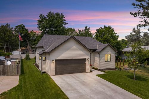 1431 Sumter Ave N, Golden Valley, MN, 55427-4043 | Card Image