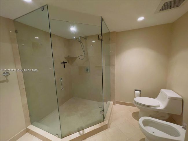 APT-309 - 2000 Towerside Ter, Condo with 2 bedrooms, 2 bathrooms and null parking in Miami FL | Image 12
