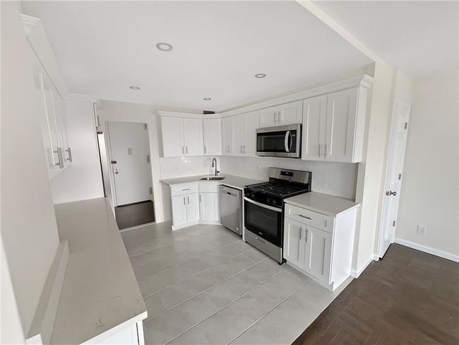 APT-8E - 166 Powells Cove Blvd, Home with 2 bedrooms, 2 bathrooms and null parking in Whitestone NY | Image 6
