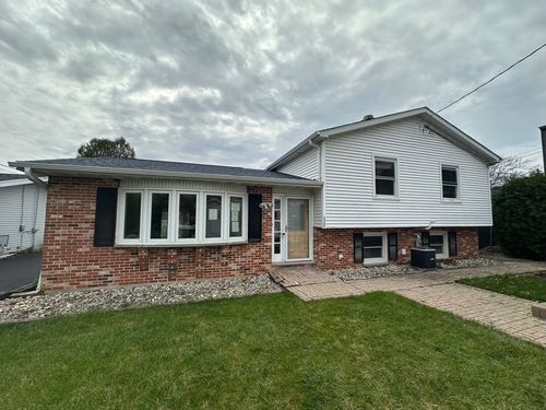 1723 E Grand Ave, Lindenhurst, IL, 60046-7815 | Card Image