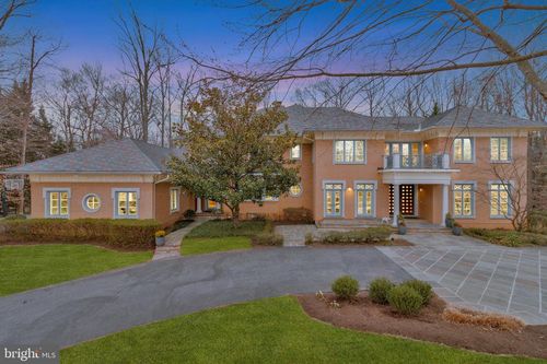 918 Centrillion Dr, MCLEAN, VA, 22102-1451 | Card Image