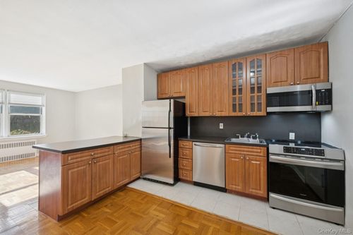 apt-1m-162-21 Powells Cove Blvd, Whitestone, NY, 11357-1424 | Card Image