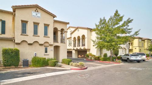 9102-5301 E Commerce Way, Sacramento, CA, 95835-3010 | Card Image