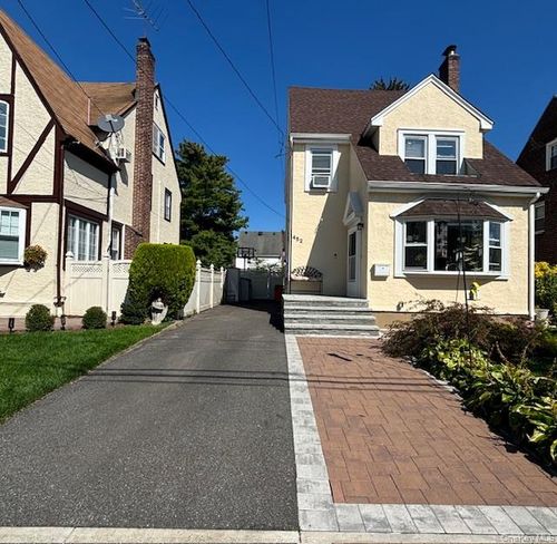 452 Macatee Pl, Mineola, NY, 11501-1328 | Card Image