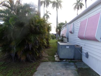 8903 Pine Street, House other with 2 bedrooms, 2 bathrooms and null parking in Boynton Beach FL | Image 3